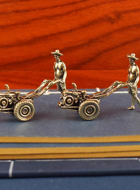 2026黄铜勤劳农夫手开拖拉机工艺品桌面摆件装饰勤劳农夫劳动人民