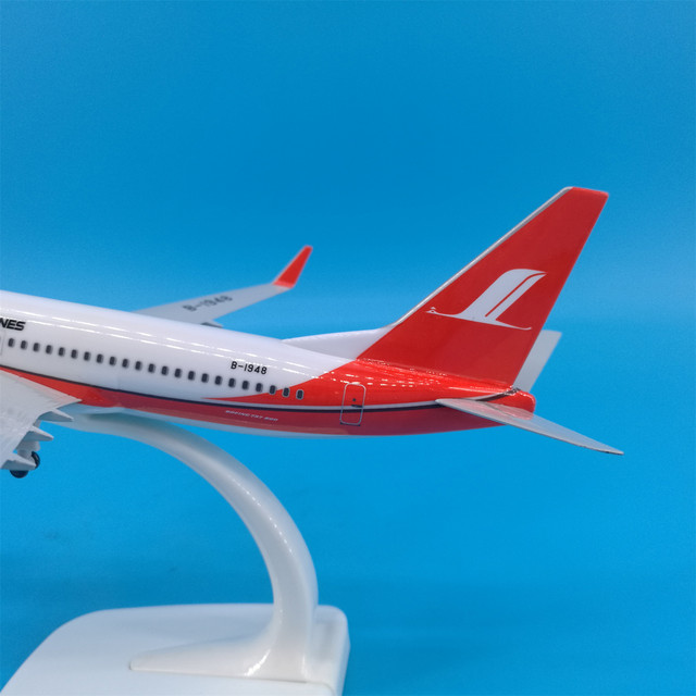Shanghai Airlines aircraft model ornaments with detachable landing gear