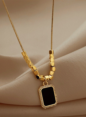 黑色方块吊坠项链女2025年新款