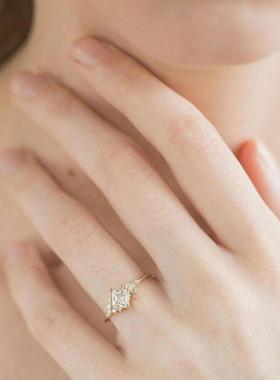 臻荣wish新款镶嵌方钻锆石戒指