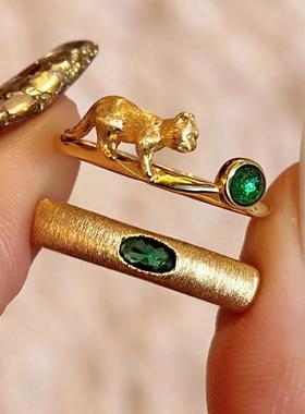 法式复古拉丝小猫祖母绿戒指简约