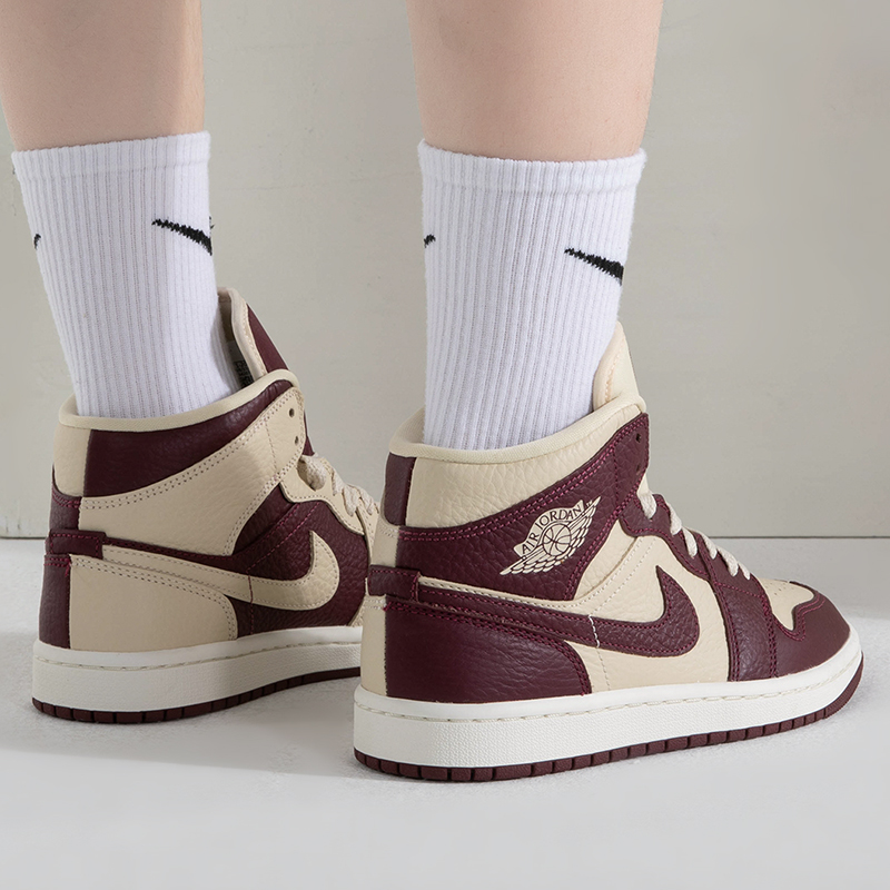 Air Jordan 1NIKE耐克高帮休闲鞋女子运动中帮篮球鞋 DR0501-200 - 图0