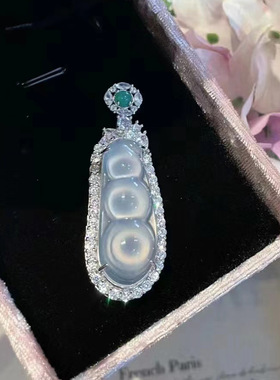 高冰玉髓四季豆吊坠冰种玉髓