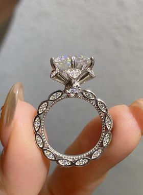 满钻花苞六爪5克拉花边戒指