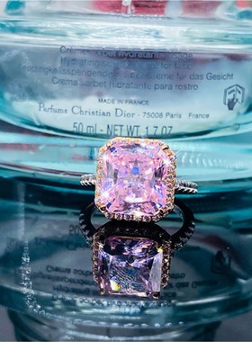 莫桑石公主方群镶粉钻戒指