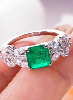 莫桑石祖母绿戒指复古时尚