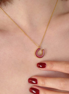 吴映香同款莓拉「马到功成」本命年红玛瑙锁骨链马蹄扣耳针礼物