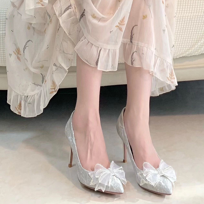 法式水晶鞋女2025春秋新款水钻蝴蝶结尖头高跟鞋大码女鞋子41一43 - 图2