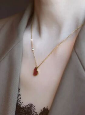 ZOXI轻奢小众红色项链女款2025年新款本命年礼物配饰女不掉色钛钢