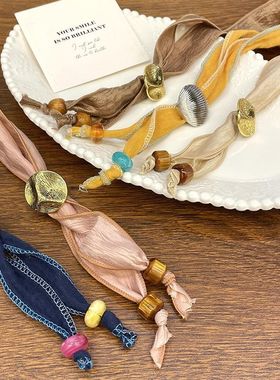 2025咖色新款丝巾项链复古设计毛衣简约配饰气质