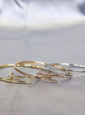 手镯女高级感轻奢小众窄版钛钢不掉色玫瑰金色钉子情侣手环黄金