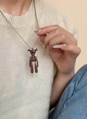 冬季咖色泰迪小熊卫衣项链女ins嘻哈设计感小众长款钛钢毛衣链