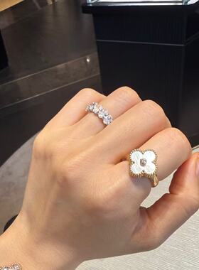 幸运草戒指全新高定品质中钻白贝母18k白金满钻边钻万花筒虎眼红