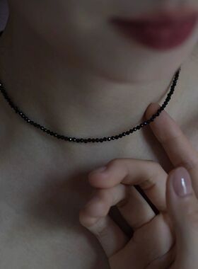 黑尖晶项链女2026新款爆款高级感黑色系锁骨链合成尖晶石短款颈饰