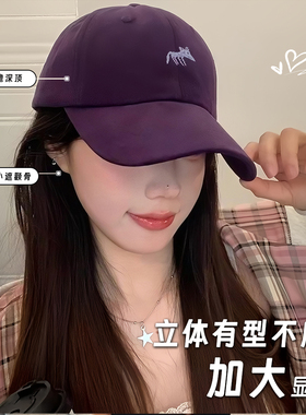 韩系ins~刺绣棒球帽女显脸小鸭舌帽加宽帽檐红色紫色蓝色白色软顶
