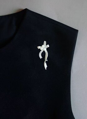 法式复古飘逸蝴蝶结丝带造型黄铜镀金天然珠胸针胸花配饰礼物女