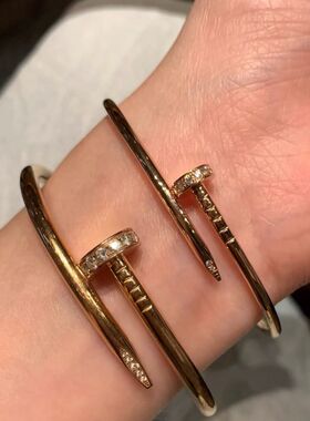 手镯女高级感轻奢小众窄版钛钢玫瑰金色钉子情侣手环白金黄金