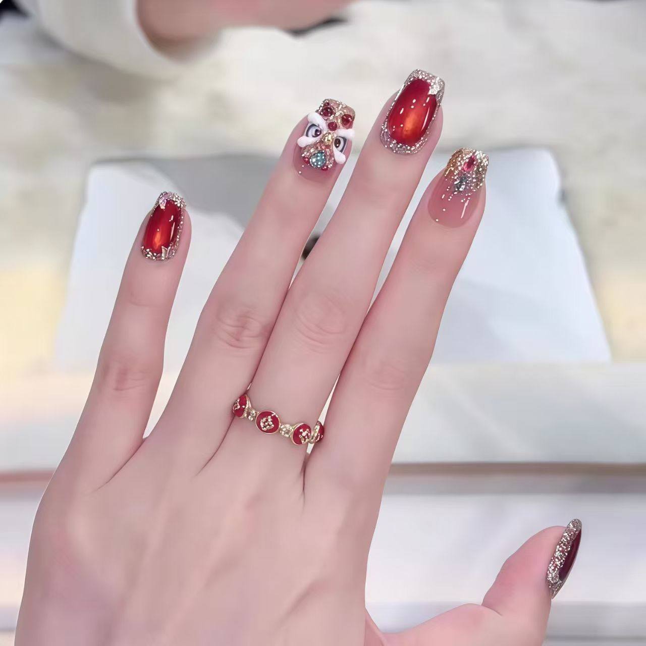 春节过年新年款国风正红醒狮穿戴甲银钻美甲贴片中长款杏仁红色,淘宝优惠券,粉丝福利购,淘宝优惠卷