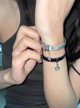 y2k甜酷辣妹星星吊坠可调节叠戴手链千禧风小众设计钛钢情侣手环