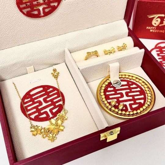 结婚礼订婚假三金沙金仿真首饰品新娘摆件台一套装道具五金镀陪嫁