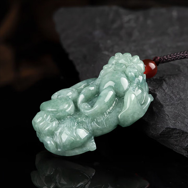 Authentic A-grade jadeite Pixiu jade pendant Burmese bean green Ruyi auspicious animal skin Qiu couple holiday gift with certificate
