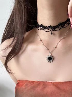 轻奢高级感黑色系蕾丝叠戴太阳花吊坠项链颈链配饰网红同款锁骨链