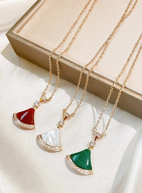 高版小裙子项链精致镀18k玫瑰金轻奢锁骨链白贝母扇形吊坠黑玛瑙