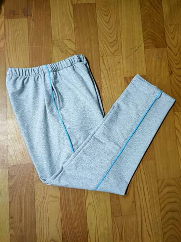 订做纯棉中小学生男女校服长裤浅灰色加浅蓝一条杠休闲运动校裤子 - 图1