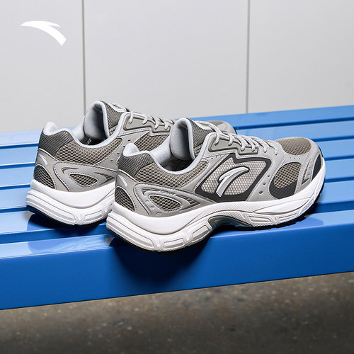 安踏千禧8丨银色复古休闲鞋男2025冬季新款透气运动鞋子112528891 - 图1