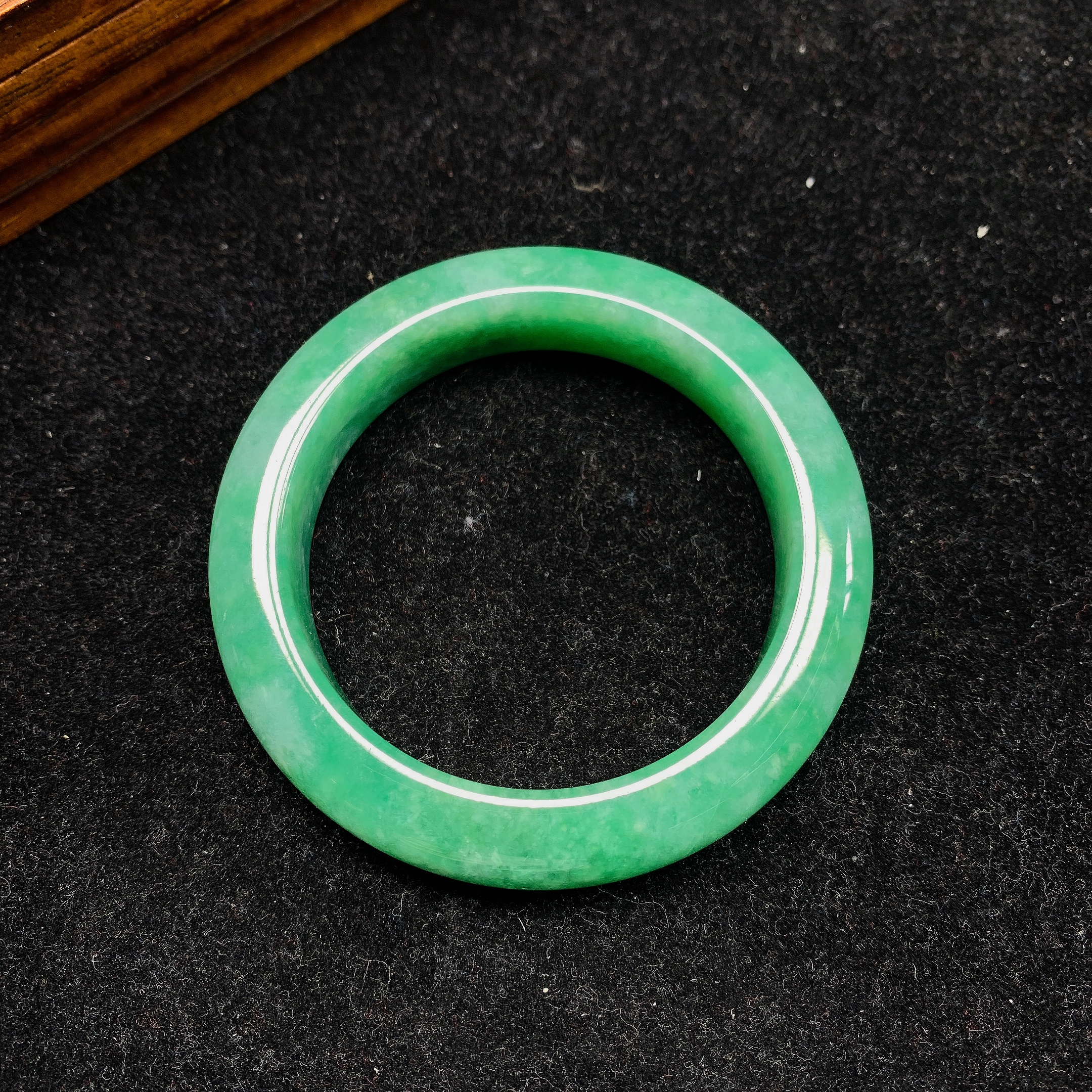 缅甸翡翠手镯冰糯种满绿正圈54圈口手镯 1Q61025 - 图3