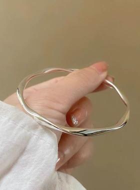 20262022新款莫比乌斯环手镯年轻款手环小众设计感手链女镯子