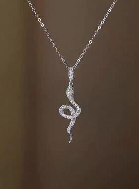 2026小蛇项链轻奢简约小众设计高级感嘻哈锁骨链年新款潮气质吊坠