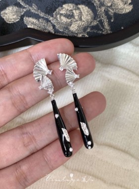 银色画扇~复古清冷浮雕水滴耳环