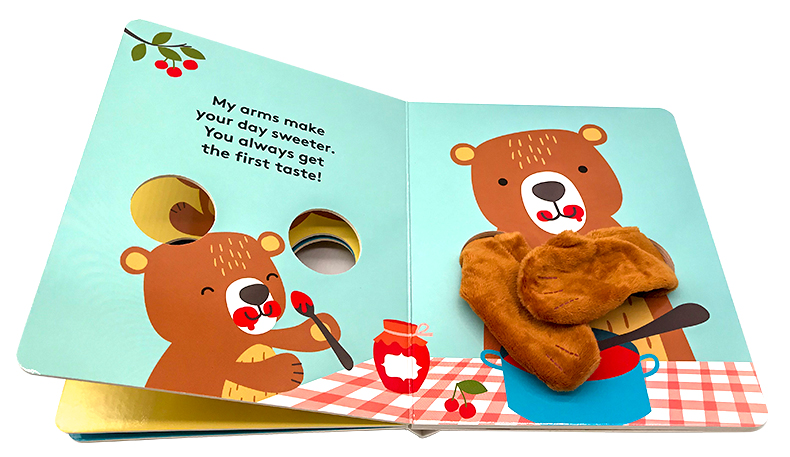 进口英文原版正版 抱抱我 小熊手指偶书 Hug Me Little Bear: Finger Puppet Book 父爱母爱 幼儿英语启蒙玩具书 撕不烂纸板书