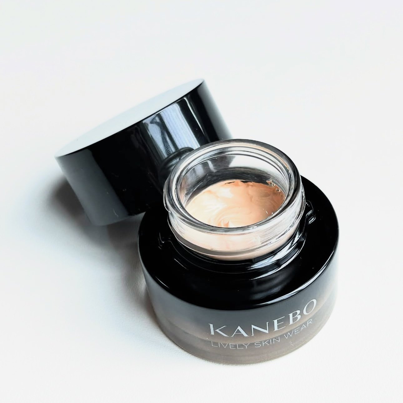 现货日本KANEBO嘉娜宝2025奢华粉底霜奶油肌粉霜30g黑金粉霜,淘宝优惠券,粉丝福利购,淘宝优惠卷