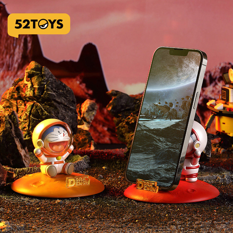 【52TOYS】哆啦A梦快乐星球支架便携家用手机底座摆件潮玩酷公仔 - 图1