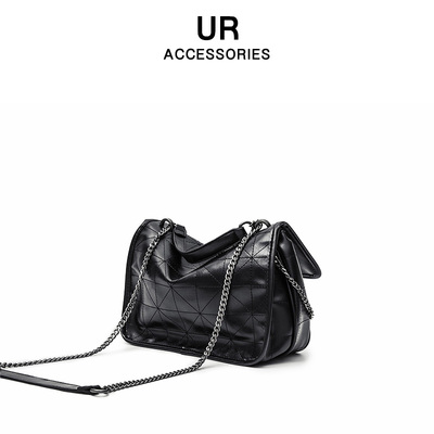 UR!欧美时尚大容量软面皮斜跨包