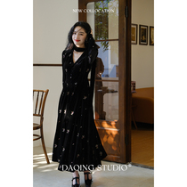 Xu Daqing (Playback) Retro elegant V collar black velvet embroidered dress with high waist and winter loose long dress