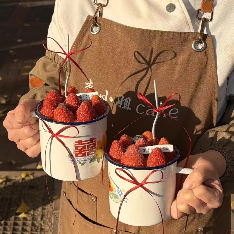 秋冬季简约圣诞节复古工艺奶油草莓搪瓷杯蛋糕装饰团建聚会小甜品,淘宝优惠券,粉丝福利购,淘宝优惠卷