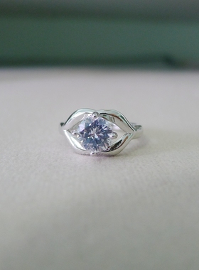 76C-4简约镶钻银色小号女士戒指