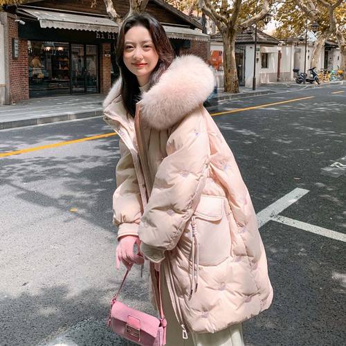 2025新款加肥加大码刺绣亮片羽绒服女200斤中长款胖mm300斤冬季厚 - 图2