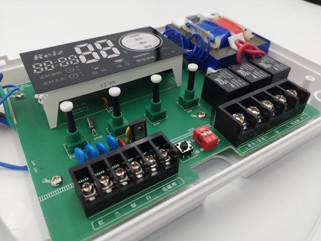 Xiaobo's solar water heater measurement and control instruments are universal