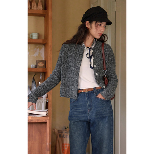 Solighter100% wool round neck cable cardigan