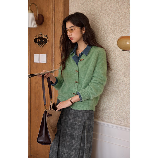 solighter法式羊绒牛角扣v领针织开衫女秋冬2025新款显瘦毛衣外套