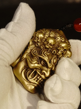 黄铜随身盘玩不动明王手把件