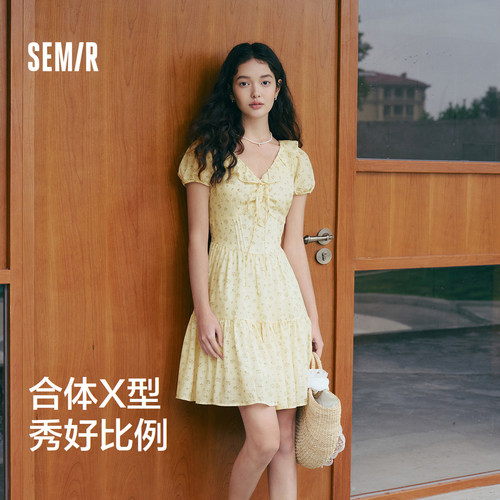 森马连衣裙女荷叶边V领2025新款肌理碎花裙浅春系Dress in light - 图0