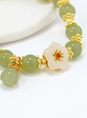 步步生花仿天然和田玉兰花配饰手链小众简约设计送闺蜜女友礼物