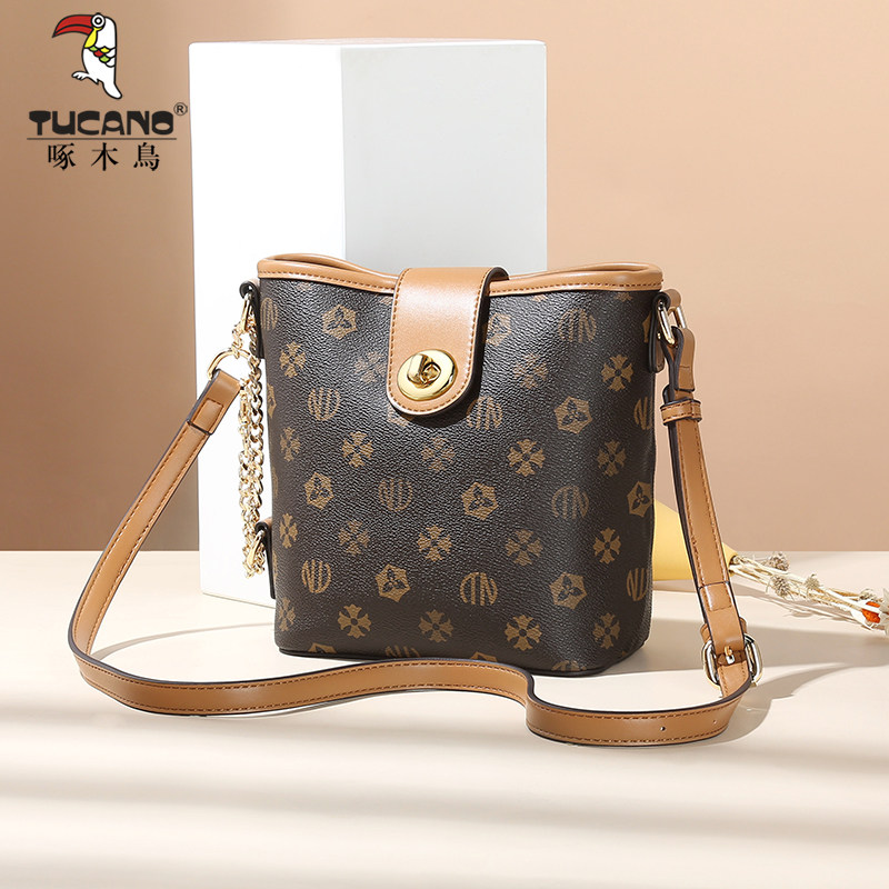 啄木鸟女2022新款高级感小众水桶包 啄木鸟水桶包