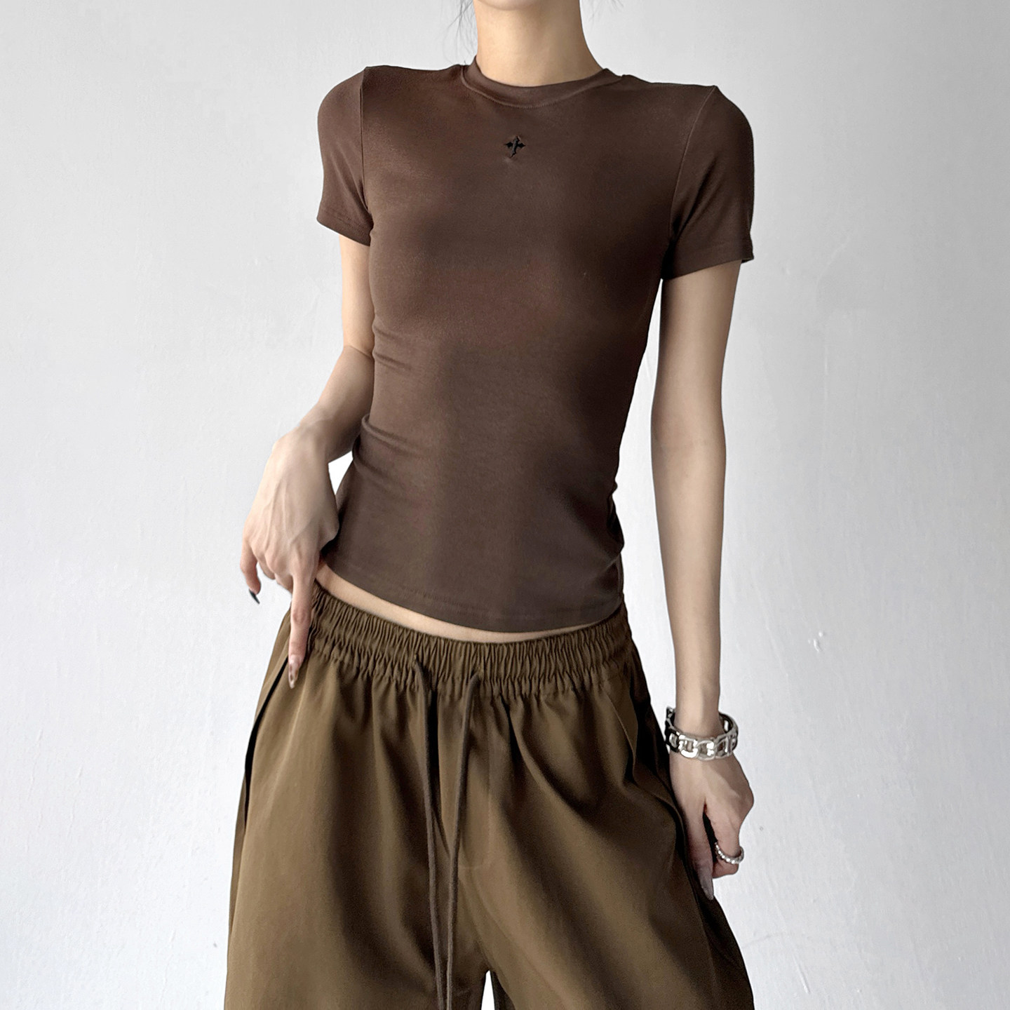 修身短袖T恤女2026夏季新款基础版圆领收腰紧身显瘦独特学生上衣,淘宝优惠券,粉丝福利购,淘宝优惠卷