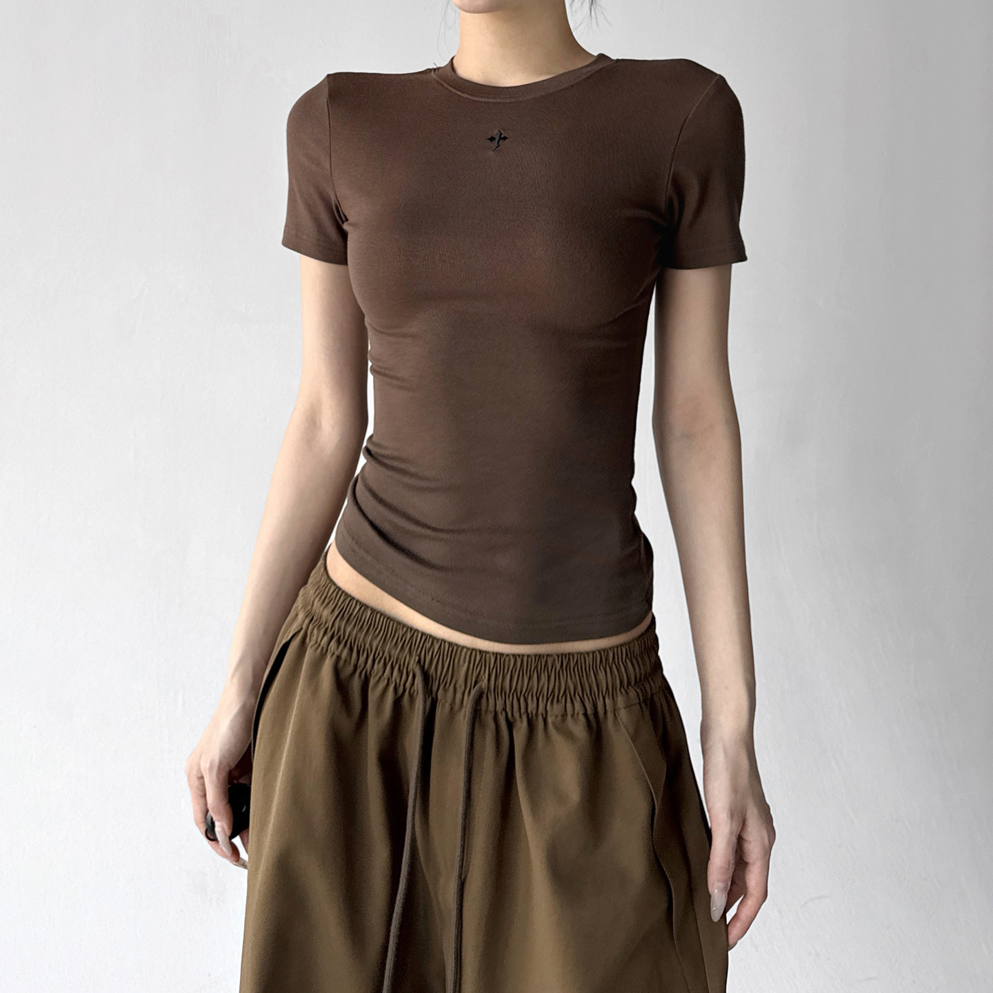 修身短袖T恤女2026夏季新款基础版圆领收腰紧身显瘦独特学生上衣,淘宝优惠券,粉丝福利购,淘宝优惠卷